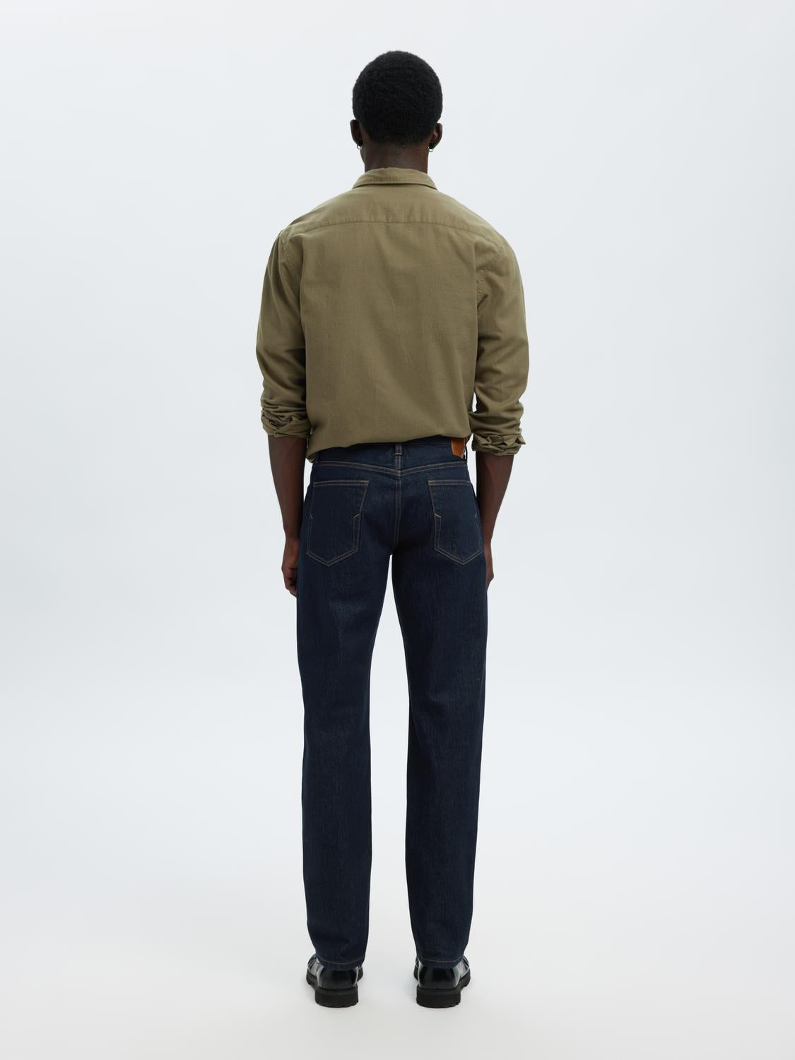 model_shot-back